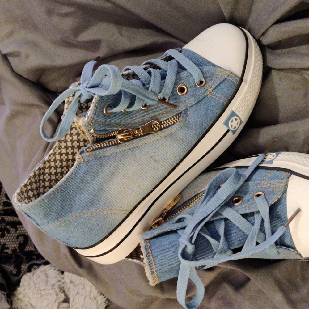 Shoes - Picture 3 of 4